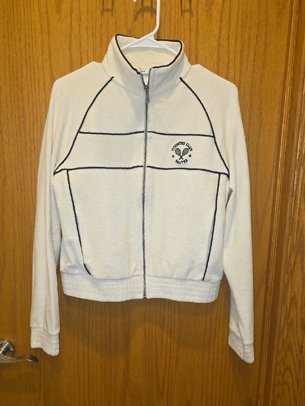 Women’s Full-Zip Cream Sweatshirt with Black Piping